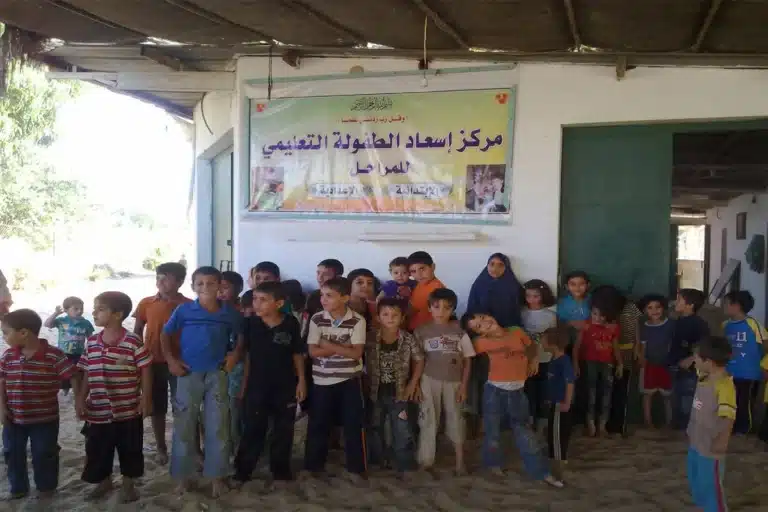 تسعى الجمعية إلى دعم العملية التعليمية من خلال تقديم منح دراسية وبرامج تقوية ومساندة للطلبة المحتاجين